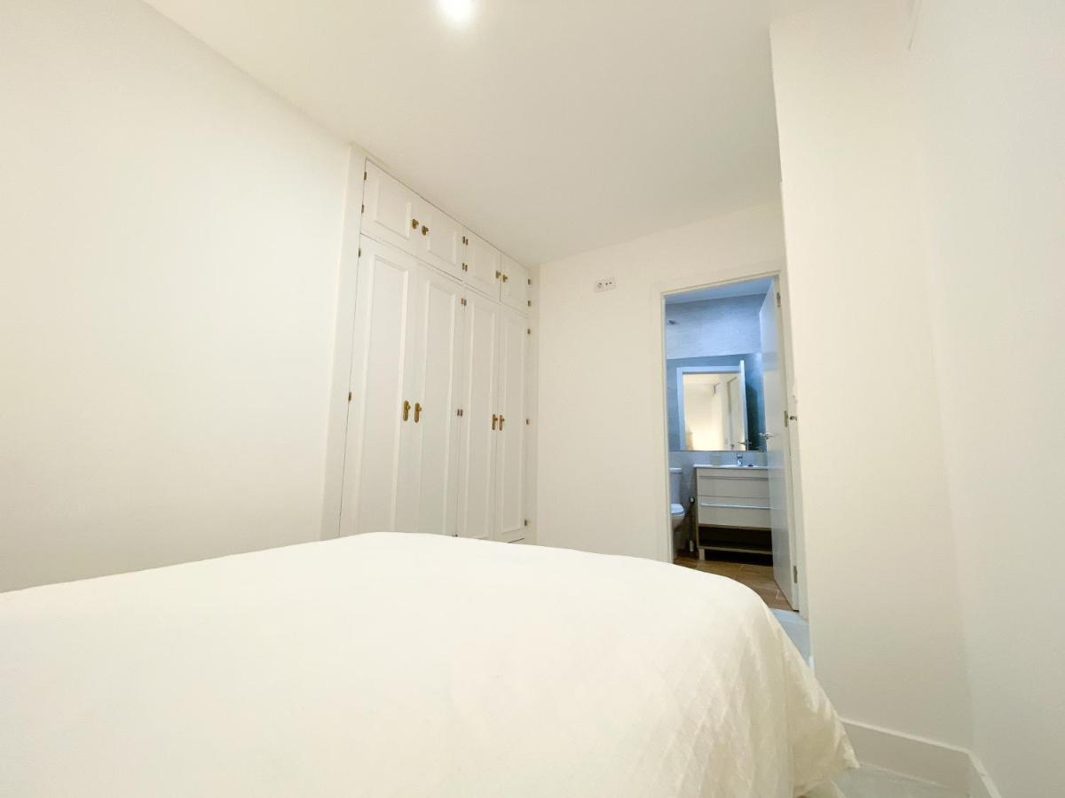 Apartamentos La Reina 아르코스델라프론테라 외부 사진